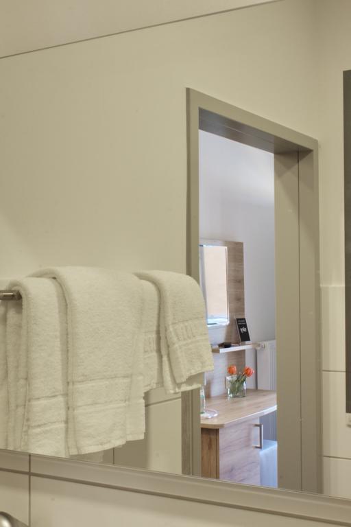Stichwehs Hotel Am Bahnhof Elze Ngoại thất bức ảnh