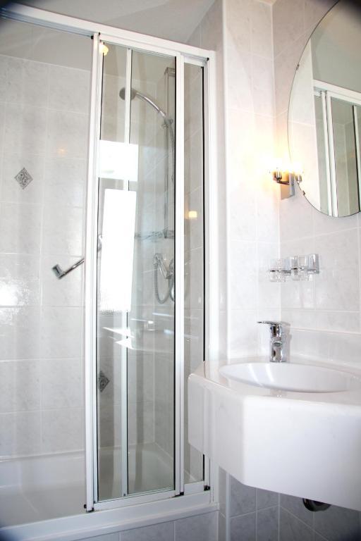 Stichwehs Hotel Am Bahnhof Elze Ngoại thất bức ảnh