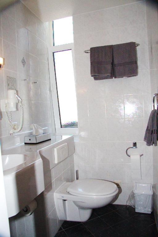 Stichwehs Hotel Am Bahnhof Elze Ngoại thất bức ảnh